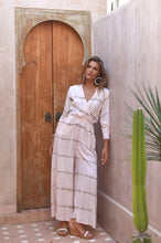 Lade das Bild in den Galerie-Viewer, JUMPSUIT COCO GOLD COAST CHAMPAGNE HOT LAVA