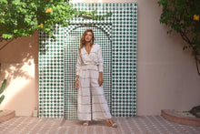 Lade das Bild in den Galerie-Viewer, JUMPSUIT COCO GOLD COAST CHAMPAGNE HOT LAVA