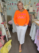 Lade das Bild in den Galerie-Viewer, MISS GOODLIFE V-NECK "L(I)EBE IST ALLES" ORANGE NEON-PINK