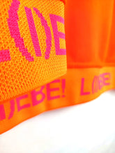 Lade das Bild in den Galerie-Viewer, MISS GOODLIFE V-NECK "L(I)EBE IST ALLES" ORANGE NEON-PINK