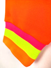 Lade das Bild in den Galerie-Viewer, MISS GOODLIFE V-NECK LOVE PEACE ORANGE