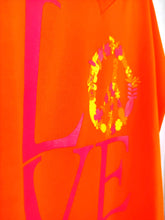 Lade das Bild in den Galerie-Viewer, MISS GOODLIFE V-NECK LOVE PEACE ORANGE