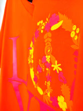 Lade das Bild in den Galerie-Viewer, MISS GOODLIFE V-NECK LOVE PEACE ORANGE