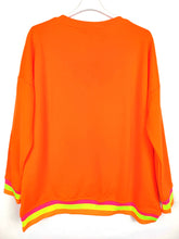 Lade das Bild in den Galerie-Viewer, MISS GOODLIFE V-NECK LOVE PEACE ORANGE