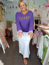 Lade das Bild in den Galerie-Viewer, MISS GOODLIFE V-NECK L(I)EBE STRASS LILAC/NEONYELLOW