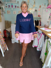Lade das Bild in den Galerie-Viewer, MISS GOODLIFE V-NECK L(I)EBE STRASS BLUE/PINK STONE