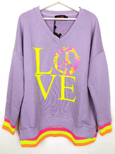 Lade das Bild in den Galerie-Viewer, MISS GOODLIFE V-NECK LOVE PEACE FLIEDER NEON GELB