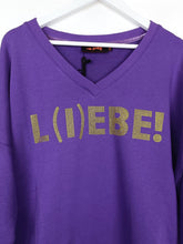 Lade das Bild in den Galerie-Viewer, MISS GOODLIFE V-NECK L(I)EBE STRASS LILAC/NEONYELLOW