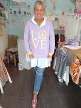 Lade das Bild in den Galerie-Viewer, MISS GOODLIFE V-NECK LOVE PEACE FLIEDER NEON GELB