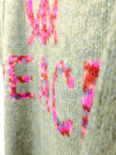 Lade das Bild in den Galerie-Viewer, STRICK JACKE ZWILLINGSHERZ "LOVE & PEACE" KHAKI