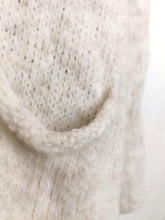 Lade das Bild in den Galerie-Viewer, STRICK JACKE ZWILLINGSHERZ "LOVE & PEACE" BEIGE CREME
