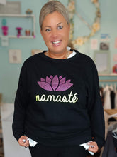 Lade das Bild in den Galerie-Viewer, MISS GOODLIFE ROUNDNECK NAMASTÉ MIT STRASS - SCHWARZ/ROSA/NEON-GELB