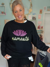 Lade das Bild in den Galerie-Viewer, MISS GOODLIFE ROUNDNECK NAMASTÉ MIT STRASS - SCHWARZ/ROSA/NEON-GELB