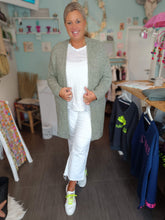 Lade das Bild in den Galerie-Viewer, STRICK JACKE ZWILLINGSHERZ "LOVE & PEACE" KHAKI