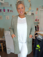 Lade das Bild in den Galerie-Viewer, STRICK JACKE ZWILLINGSHERZ "LOVE & PEACE" KHAKI