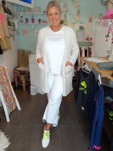 Lade das Bild in den Galerie-Viewer, STRICK JACKE ZWILLINGSHERZ "LOVE & PEACE" BEIGE CREME