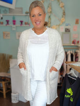 Lade das Bild in den Galerie-Viewer, STRICK JACKE ZWILLINGSHERZ "LOVE & PEACE" BEIGE CREME