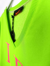 Lade das Bild in den Galerie-Viewer, MISS GOODLIFE V-NECK LOVE GRÜN NEON PINK