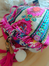 Lade das Bild in den Galerie-Viewer, ETHNO CROSSBODY TASCHE SHARY