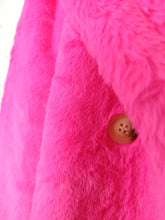 Lade das Bild in den Galerie-Viewer, KUSCHELJACKE DOPPELREIHER "CLASSIC" NEONPINK