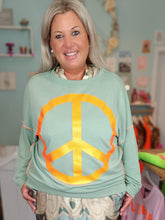 Lade das Bild in den Galerie-Viewer, MISS GOODLIFE SWEATER ROUNDNECK PEACE ALMOND