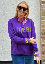 Lade das Bild in den Galerie-Viewer, MISS GOODLIFE V-NECK L(I)EBE STRASS LILAC/NEONYELLOW