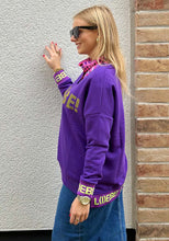 Lade das Bild in den Galerie-Viewer, MISS GOODLIFE V-NECK L(I)EBE STRASS LILAC/NEONYELLOW