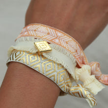 Lade das Bild in den Galerie-Viewer, LOVE IBIZA 3 ARMBÄNDER HAARGUMMIS LOST IN A DAYDREAM