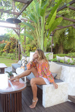Lade das Bild in den Galerie-Viewer, BLUSE HIPPIE DREAM FLOWER POWER FUCHSIA/ORANGE HOT LAVA
