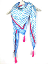 Lade das Bild in den Galerie-Viewer, SCHAL TUCH DREIECK ORGANIC BAMBOO PEACE - hippie style and more