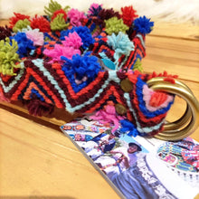 Lade das Bild in den Galerie-Viewer, ETHNO BINDE GÜRTEL PERU LILYBELL-Smitten-blau,Ethno,fair trade,fairtrade,multicolor,nachhaltig,Peru,pink,rot,Smitten,türkis,violett,weiß