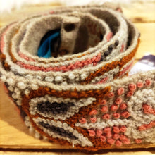 Lade das Bild in den Galerie-Viewer, ETHNO GÜRTEL PERU FLORCITA SIENA-Smitten-beige,bestickt,braun,creme,Ethno,fair trade,fairtrade,nachhaltig,orange,Peru,Smitten