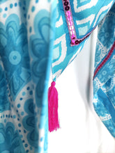Lade das Bild in den Galerie-Viewer, SCHAL TUCH DREIECK ORGANIC BAMBOO TROPIC THUNDER HELLBLAU
