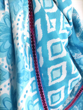 Lade das Bild in den Galerie-Viewer, SCHAL TUCH DREIECK ORGANIC BAMBOO TROPIC THUNDER HELLBLAU