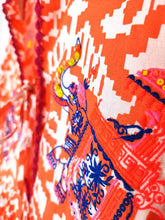 Lade das Bild in den Galerie-Viewer, FLORAL IKAT SHORT PLACE DU SOLEIL