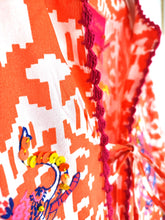 Lade das Bild in den Galerie-Viewer, FLORAL IKAT SHORT PLACE DU SOLEIL