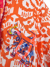 Lade das Bild in den Galerie-Viewer, FLORAL IKAT SHORT PLACE DU SOLEIL