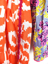 Lade das Bild in den Galerie-Viewer, FLORAL IKAT SHORT PLACE DU SOLEIL
