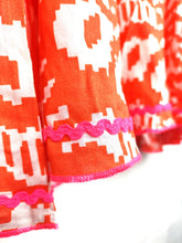 Lade das Bild in den Galerie-Viewer, FLORAL IKAT SHORT PLACE DU SOLEIL