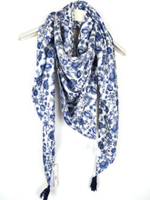 Lade das Bild in den Galerie-Viewer, SCHAL TUCH DREIECK 100% ORGANIC BAMBOO "MOMOKO" WEISS BLAU