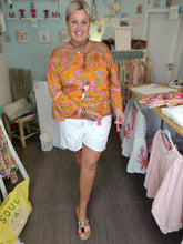 Lade das Bild in den Galerie-Viewer, BLUSE HIPPIE DREAM FLOWER POWER FUCHSIA/ORANGE HOT LAVA