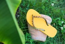 Lade das Bild in den Galerie-Viewer, CHANCLAS LUNA MANGO SIMONE HERRERA