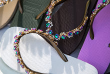 Lade das Bild in den Galerie-Viewer, CHANCLAS VALENTINA EXCLUSIVE GREEN LAVENDER SIMONE HERRERA