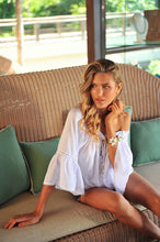 Lade das Bild in den Galerie-Viewer, BLOUSE HIPPIE DREAM IVORY HOT LAVA
