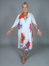 Lade das Bild in den Galerie-Viewer, S26 414 LONG DRESS PLACE DU SOLEIL WHITE BIG FLOWERS
