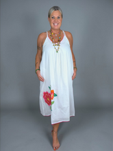 Lade das Bild in den Galerie-Viewer, S26 335 DRESS PLACE DU SOLEIL SHOULDERBAND BIG FLOWER EMBR
