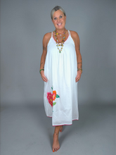 Lade das Bild in den Galerie-Viewer, S26 335 DRESS PLACE DU SOLEIL SHOULDERBAND BIG FLOWER EMBR
