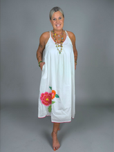 Lade das Bild in den Galerie-Viewer, S26 335 DRESS PLACE DU SOLEIL SHOULDERBAND BIG FLOWER EMBR
