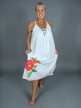 Lade das Bild in den Galerie-Viewer, S26 335 DRESS PLACE DU SOLEIL SHOULDERBAND BIG FLOWER EMBR
