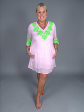 Lade das Bild in den Galerie-Viewer, S26 308 DRESS PLACE DU SOLEIL ROSA GREEN
